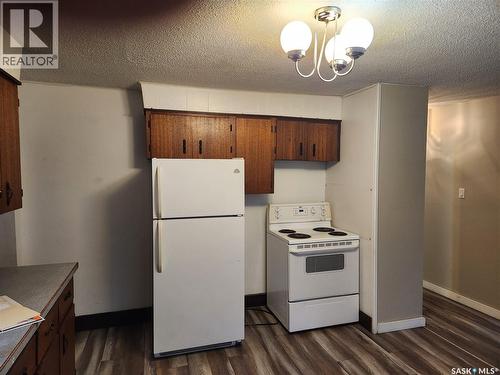 19 10Th Avenue Ne, Swift Current, SK - Indoor Photo Showing Kitchen