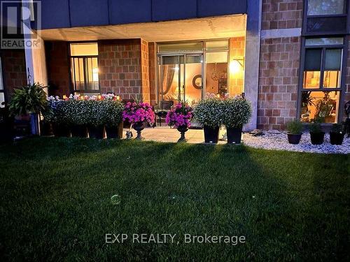 104 - 5250 Lakeshore Road, Burlington (Appleby), ON - Outdoor