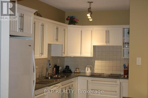 104 - 5250 Lakeshore Road, Burlington (Appleby), ON - Indoor Photo Showing Kitchen With Double Sink