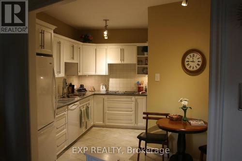 104 - 5250 Lakeshore Road, Burlington (Appleby), ON - Indoor Photo Showing Kitchen