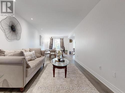 109 Rose Branch Drive, Richmond Hill, ON - Indoor Photo Showing Living Room