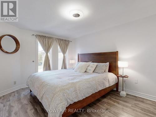 109 Rose Branch Drive, Richmond Hill, ON - Indoor Photo Showing Bedroom