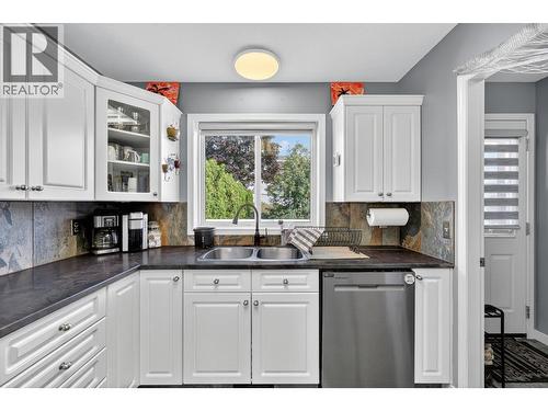 6400 Spencer Road Unit# 41, Kelowna, BC - Indoor Photo Showing Kitchen With Double Sink