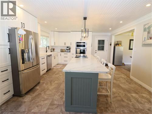 5015 Siminoff Road, Grand Forks, BC - Indoor Photo Showing Kitchen With Upgraded Kitchen