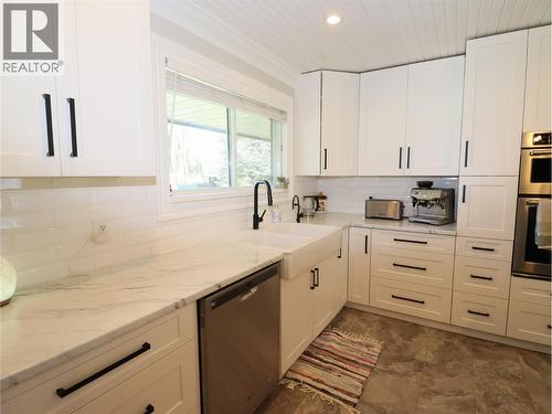 5015 Siminoff Road, Grand Forks, BC - Indoor Photo Showing Kitchen