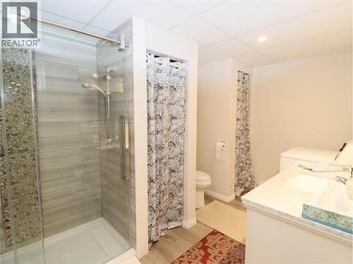 5015 Siminoff Road, Grand Forks, BC - Indoor Photo Showing Bathroom