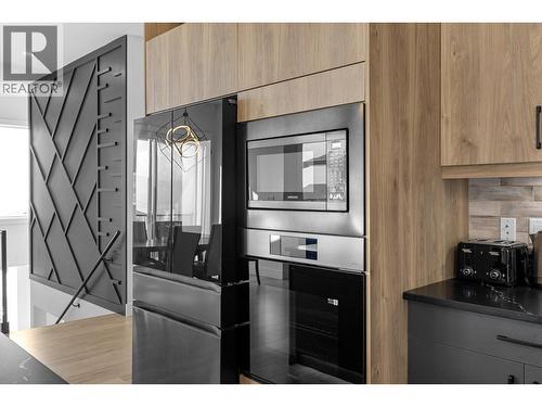 2842 Copper Ridge Drive, West Kelowna, BC - Indoor Photo Showing Kitchen