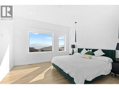 2842 Copper Ridge Drive, West Kelowna, BC - Indoor Photo Showing Bedroom