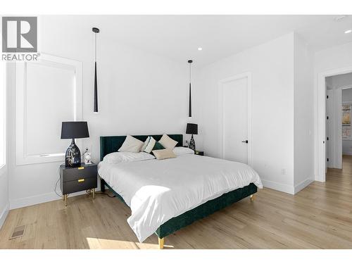 2842 Copper Ridge Drive, West Kelowna, BC - Indoor Photo Showing Bedroom