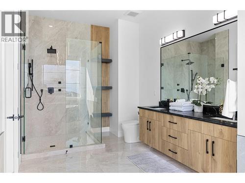 2842 Copper Ridge Drive, West Kelowna, BC - Indoor Photo Showing Bathroom