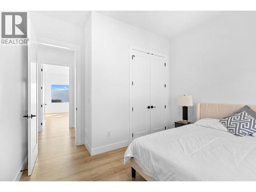 2842 Copper Ridge Drive, West Kelowna, BC - Indoor Photo Showing Bedroom