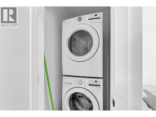 2842 Copper Ridge Drive, West Kelowna, BC - Indoor Photo Showing Laundry Room