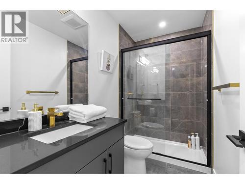 2842 Copper Ridge Drive, West Kelowna, BC - Indoor Photo Showing Bathroom
