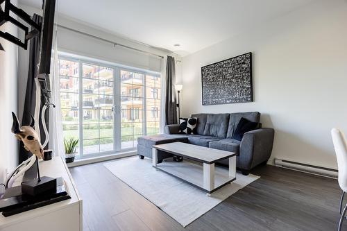 Living room - 109-9175 Rue Lennon, Brossard, QC - Indoor Photo Showing Living Room