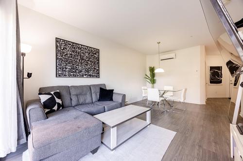 Living room - 109-9175 Rue Lennon, Brossard, QC - Indoor Photo Showing Living Room