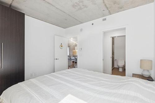 Primary bedroom - 1201-235 Rue Peel, Montréal (Le Sud-Ouest), QC - Indoor Photo Showing Bedroom