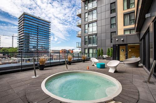 Hot tub - 1201-235 Rue Peel, Montréal (Le Sud-Ouest), QC - Outdoor