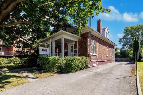 Parking - 692 Ch. Du Bord-Du-Lac-Lakeshore, Dorval, QC - Outdoor