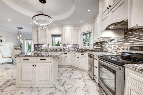 Cuisine - 425 Av. Des Crécerelles, Beaconsfield, QC - Indoor Photo Showing Kitchen With Upgraded Kitchen