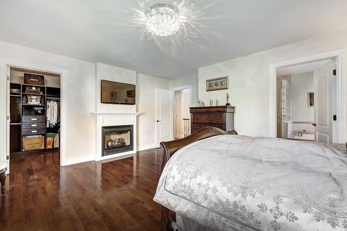 Chambre à coucher principale - 425 Av. Des Crécerelles, Beaconsfield, QC - Indoor Photo Showing Bedroom With Fireplace