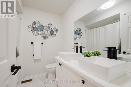 19 Coronet Street, Whitchurch-Stouffville, ON - Indoor Photo Showing Bathroom