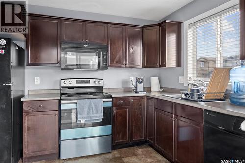 35 5004 James Hill Road, Regina, SK - Indoor Photo Showing Kitchen