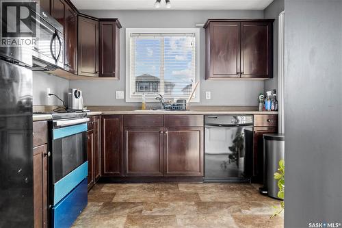 35 5004 James Hill Road, Regina, SK - Indoor Photo Showing Kitchen