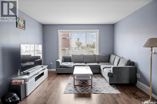 35 5004 James Hill Road, Regina, SK - Indoor Photo Showing Living Room