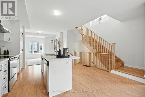 19 Heathrow Lane, Caledon, ON - Indoor Photo Showing Kitchen With Upgraded Kitchen