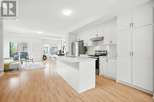 19 Heathrow Lane, Caledon, ON - Indoor Photo Showing Kitchen With Upgraded Kitchen