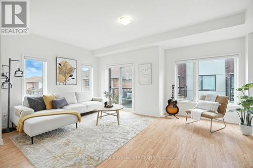 19 Heathrow Lane, Caledon, ON - Indoor Photo Showing Living Room