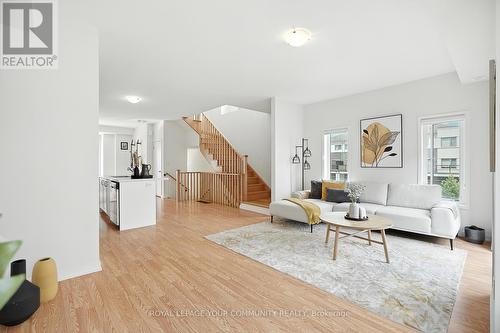 19 Heathrow Lane, Caledon, ON - Indoor Photo Showing Living Room