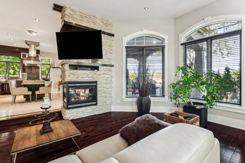 Salon - 7 11E Avenue, Laval (Auteuil), QC - Indoor Photo Showing Living Room With Fireplace