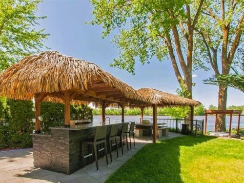 Bar - 7 11E Avenue, Laval (Auteuil), QC - Outdoor