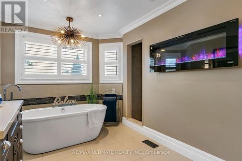 77 Morningview Trail, Toronto, ON - Indoor Photo Showing Bathroom