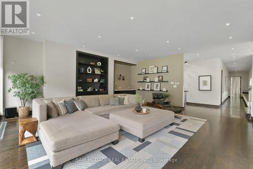 1287 Birchview Drive, Mississauga, ON - Indoor Photo Showing Living Room