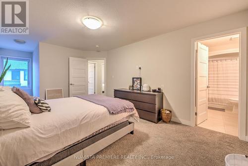 926 Battery Park, London North (North M), ON - Indoor Photo Showing Bedroom