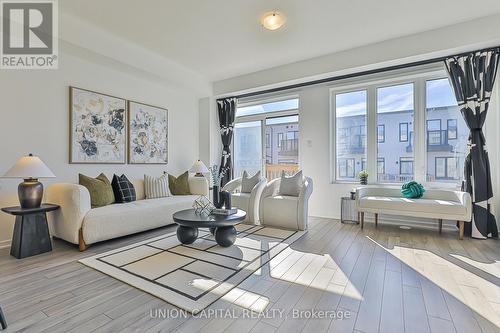 799 Stanstead Path, Oshawa, ON - Indoor Photo Showing Living Room