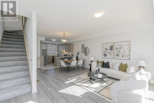 799 Stanstead Path, Oshawa, ON - Indoor Photo Showing Living Room