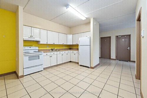 304-251 Lester Street, Waterloo, ON - Indoor Photo Showing Kitchen