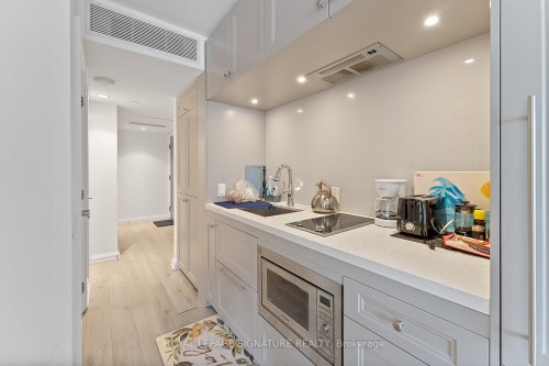 1013-155 Yorkville Avenue, Toronto, ON - Indoor