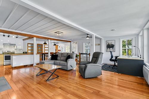 Salon - 193 Ch. De L'Aéroport, Saint-Donat, QC - Indoor Photo Showing Living Room