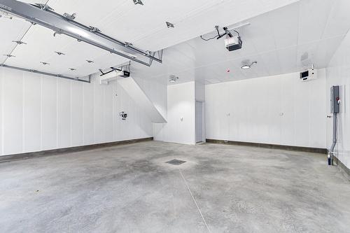 Garage - 193 Ch. De L'Aéroport, Saint-Donat, QC - Indoor Photo Showing Garage