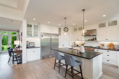 3943 Dillman Rd, Campbell River, BC 