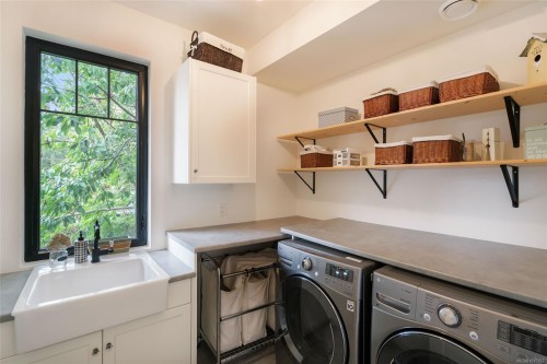 3943 Dillman Rd, Campbell River, BC 