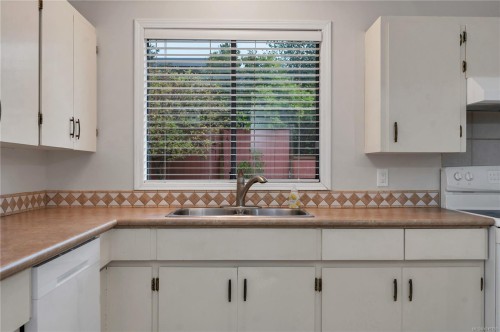 1437 Stag Rd, Campbell River, BC 