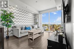 D515 - 5220 DUNDAS STREET  Burlington, ON L7L 0J4