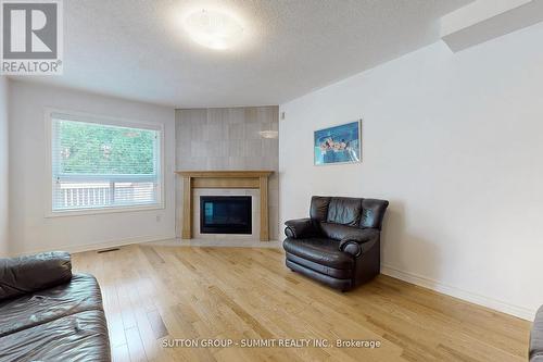 5525 Fleur-De-Lis, Mississauga, ON - Indoor Photo Showing Living Room With Fireplace