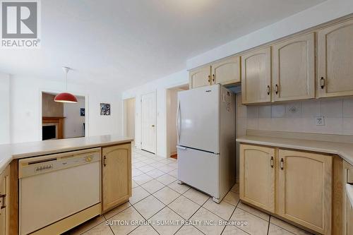 5525 Fleur-De-Lis, Mississauga, ON - Indoor Photo Showing Kitchen