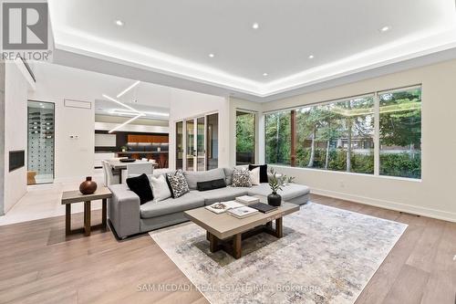 2075 Shawanaga Trail, Mississauga, ON - Indoor Photo Showing Living Room